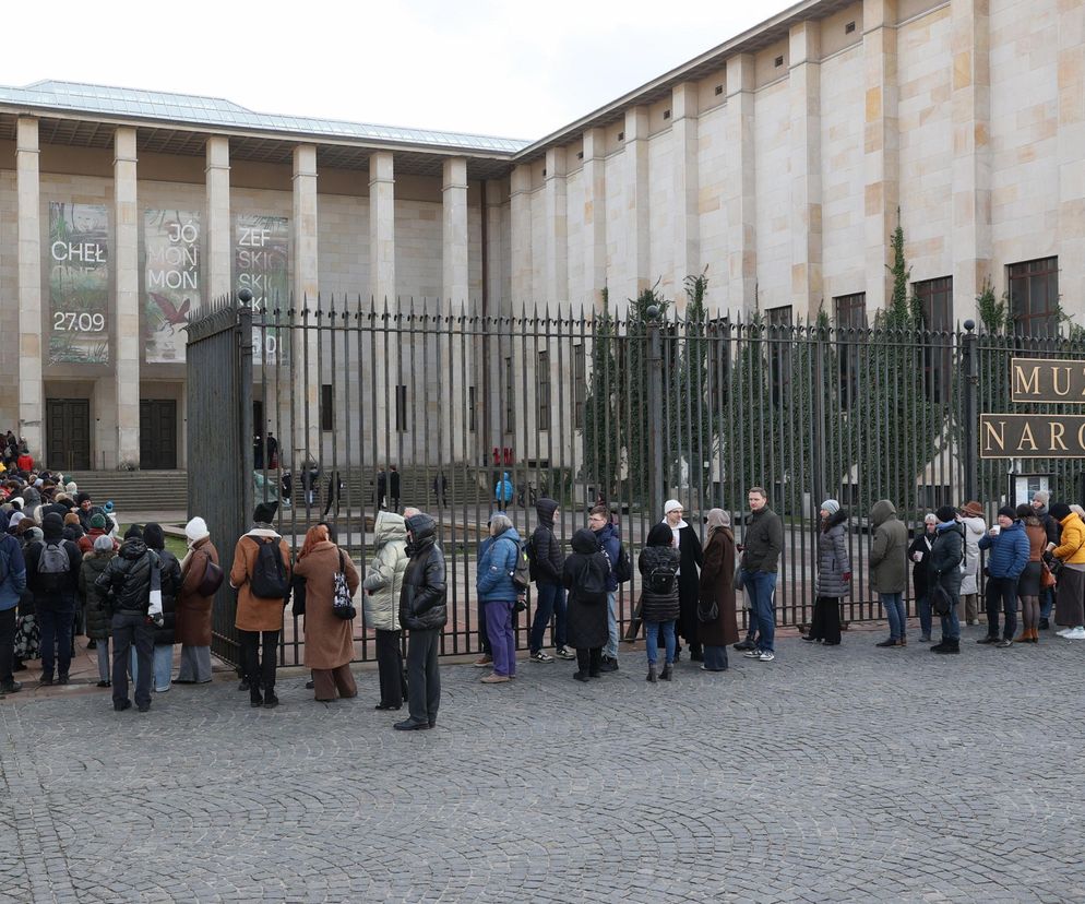 Warszawiacy szturmowali muzeum. Gigantyczne kolejki w ostatnim dniu wystawy obrazów Chełmońskiego