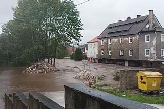 Lądek Zdrój i Stronie Śląskie zalewa woda. Dramatyczna sytuacja mieszkańców 