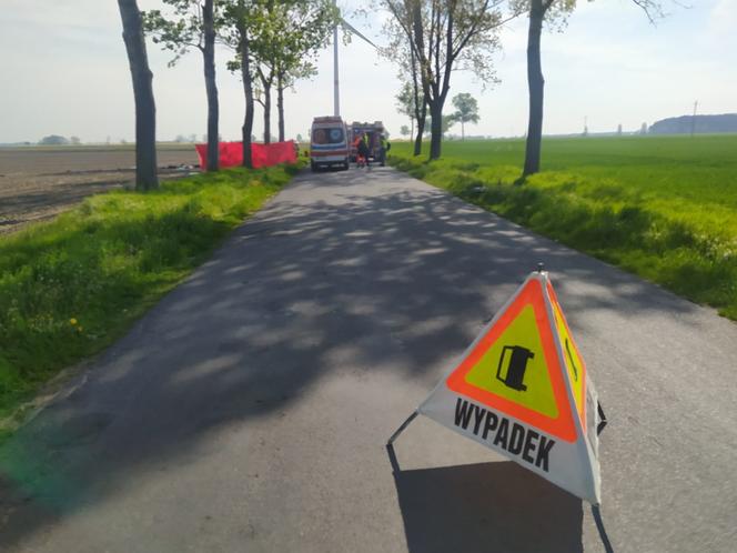 Kierowca uderzył w drzewo. Zginął na miejscu