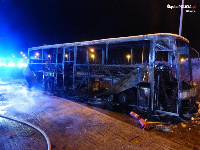 Horror na A4! Dzieci wracały z wakacji, autokar stanął w ogniu. "Spłonęły bagaże