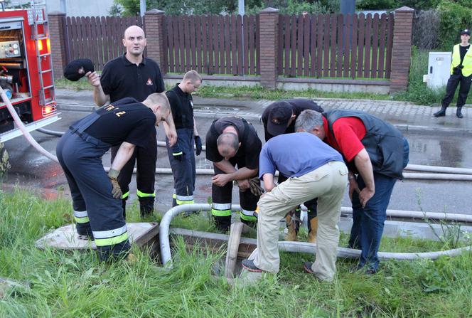 Pękła jezdnia Wału Miedzeszyńskiego