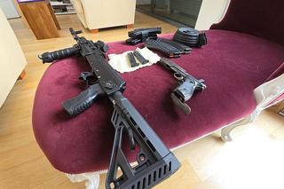 Wyłudzili z NFZ ponad 3 miliony złotych. Gang oszustów z Wrocławia rozbity 