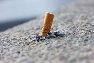 ALARM! Co trzecie dziecko zapaliło papierosa! Eksperci apelują: Podwyższyć akcyzę