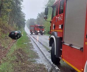 Wypadek na drodze nr 42 w Brodach. Zderzyły się dwa auta osobowe