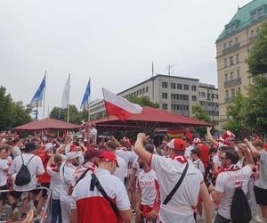 Kibice bawią się przed meczem Polska - Austria