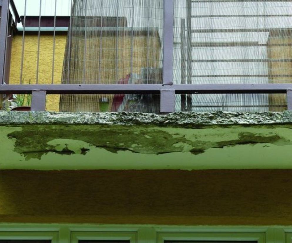 balkon wymagający remontu