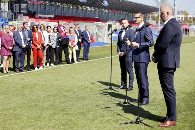 Premier Mateusz Morawiecki na stadionie Rakowa Częstochowa