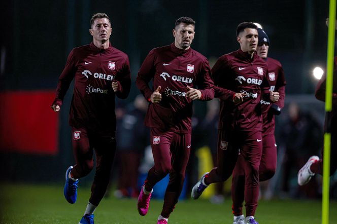Robert Lewandowski i inni kadrowicze na treningu reprezentacji Polski