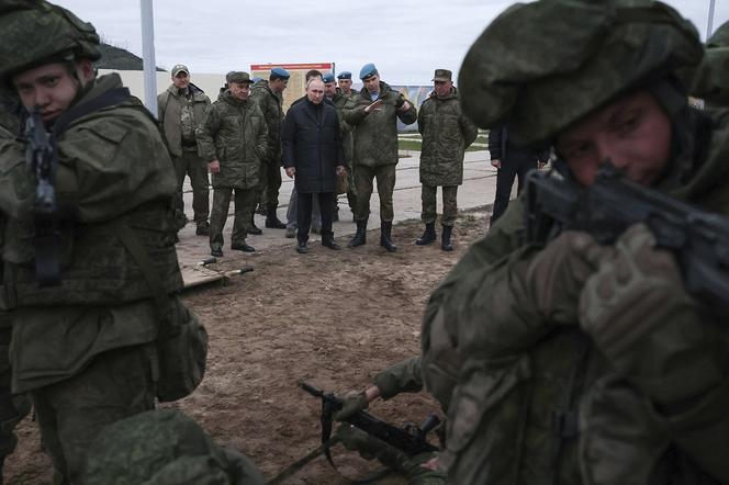 Putin odwiedził żołnierzy na poligonie