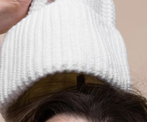 Zapobiegnij zimowemu problemowi. Zapobiegnij elektryzującym się włosom