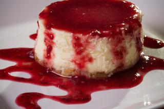 Pudding twarogowo-wiśniowy: przepis na smaczny deser z wiśniami
