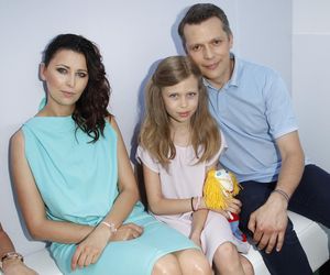 Jakub Przebindowski i Martyna Kliszewska z córką Mią