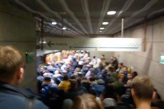 ARMAGEDON w metrze. Pasażerowie nie mieścili się na stacji