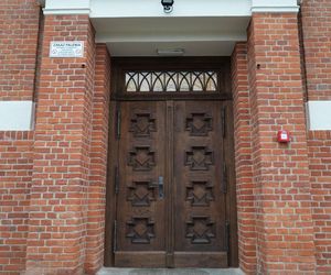 Ta zabytkowa szkoła ma ponad 100 lat. Po latach starań odzyskała blask