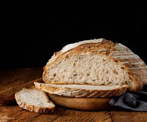 Ten przepis na chleb znały babcie naszych babci. Zachwyca swoim aromatem i chrupkością