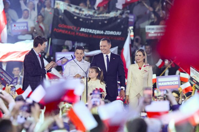 Porównujemy stroje Marty Nawrockiej i Małgorzaty Trzaskowskiej