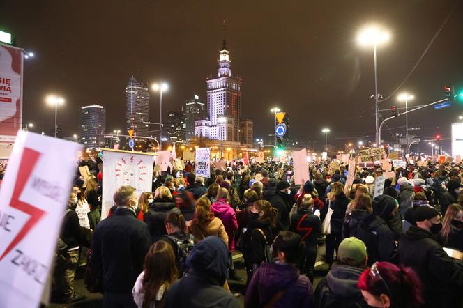 Protest przeciwko zaostrzeniu prawa aborcyjnego w Warszawie