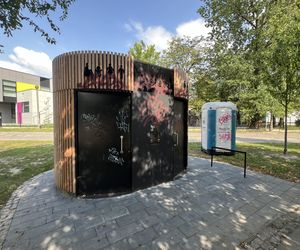 Toaleta za 600 tys. złotych nie działa. Absurd w Bronowicach