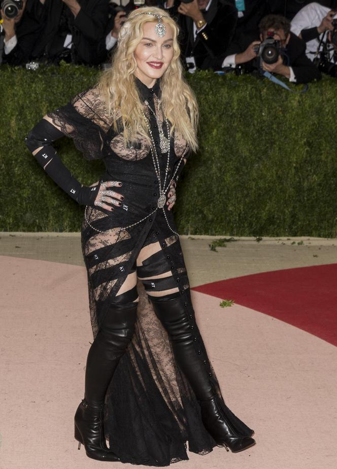 65-letnia Madonna przedstawiła 29-letniego kochanka synowi! "Tylko sześć lat starszy"