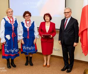 „Niech połączy nas hymn” - piękna, kolorowa premiera w siedzibie Starostwa Powiatowego