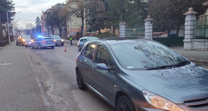 Przemyśl: Potrącił idącą chodnikiem kobietę. 72-latka zmarła