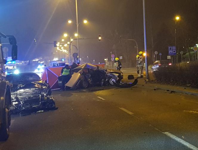 Dwie osoby zginęły w wypadku w Olsztynie. W czwartek 11 listopada na skrzyżowaniu ulic Bałtyckiej i Rybaki zderzyły się audi A6 i A8