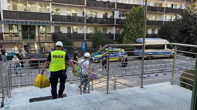 Policjanci pokazali jak wygląda wnętrze spalonego budynku w Ząbkach. Wstrząsające obrazki