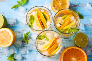 Lemoniada cytrusowa - przepis na lemoniadę z cytryn, limonek i pomarańczy