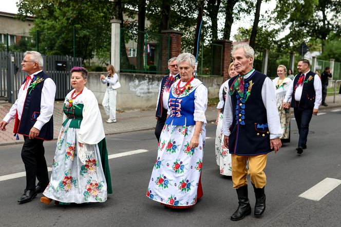 Korowód dożynkowy w Kostuchnie