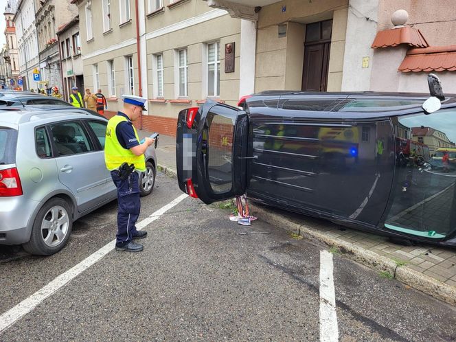 Dramat w Chełmnie. Kierowca wjechał w grupę ludzi. Pięć osób rannych, w tym dzieci [ZDJĘCIA]