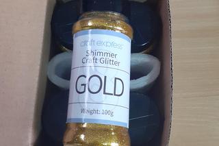 Celnicy przejęli paczkę z nielegalnym brokatem