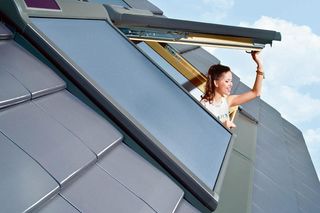 Osłona zacieniająca do okna połaciowego