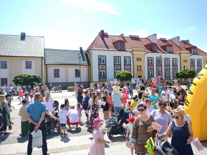 Chcieli podkreślić potrzebę swoich działań. Ulicami Białegostoku przeszedł Marsz Rodzin Zastępczych