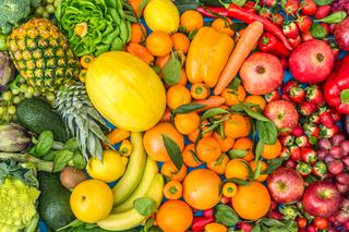 Jak łączyć owoce? Jakich owoców nie mieszać, by uniknąć problemów pokarmowych?