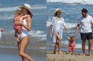  Eva Longoria z synem odpoczywa na plaży [ZDJĘCIA]. Aktorka szalała z telefonem