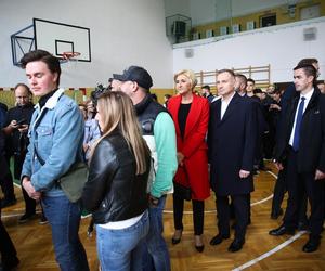 Wybory 2023. Prezydent RP Andrzej Duda oddał głos w lokalu wyborczym w Krakowie