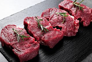 Aromatyczne steki wołowe w mięcie: przepis na pyszny obiad