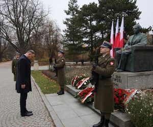 Prezydent złożył wieńce przed pomnikiem