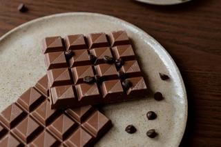 Dlaczego warto jeść gorzką czekoladę? O tych korzyściach na pewno nie wiedziałeś