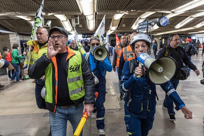 Demonstracja przeciwko reformie emerytalnej w Paryżu