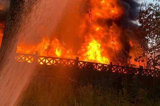 Potężny pożar w Cichoradzu pod Toruniem. Zdjęcia z akcji strażaków 