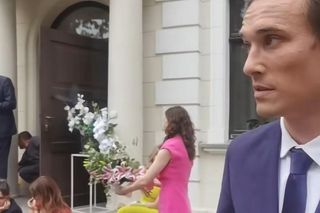 	M jak miłość nowy sezon po wakacjach. Olek (Maurycy Popiel) na planie na ślubie Kamy i Marcina