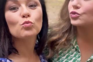 	M jak miłość na planie. Kinga (Katarzyna Cichopek), Anita (Melania Grzesiewicz)