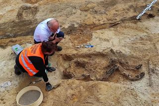  Łódź. Ludzie szczątki na dawnym poligonie na Brusie. To Stanisław Sojczyński Warszyc? [ZDJĘCIA].