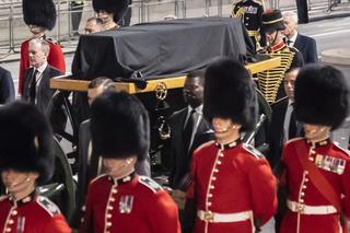 Ćwiczą pogrzeb królowej Elżbiety II. Kilkugodzinne próby, zamknięte ulice [GALERIA]