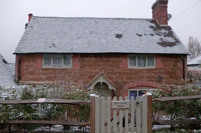 Uroczy domek z filmu Holiday wystawiony na Airbnb. Ile kosztuje jedna noc? 