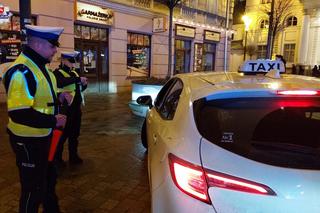 Policjanci skontrolowali taksówki „na aplikację”
