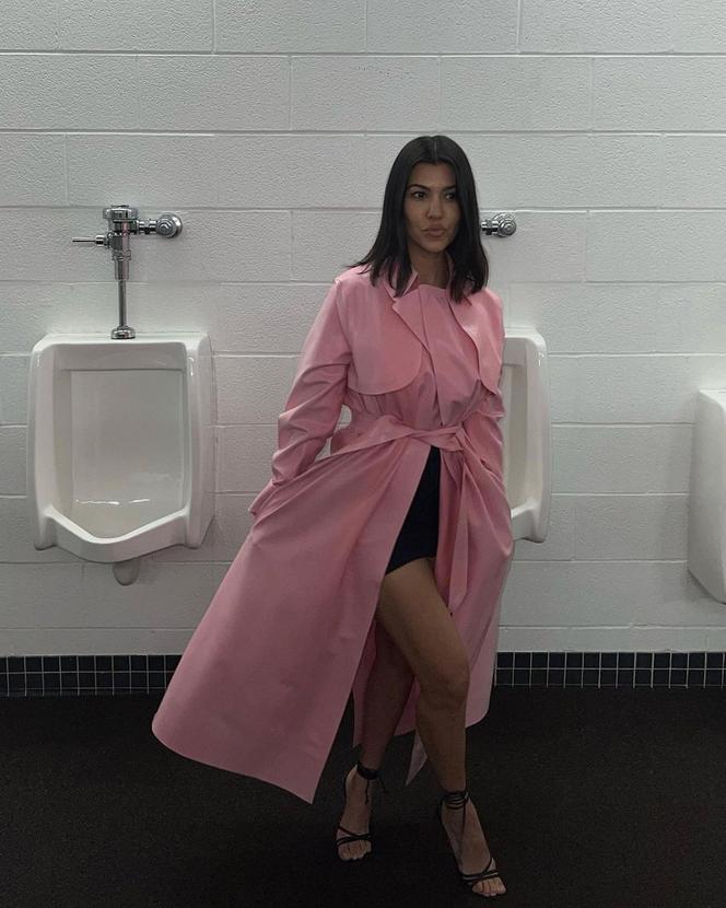 10-letnia córka Kardashianki uczy dzieci, jak się malować! Fala oburzenia na Kourtney Kardashian