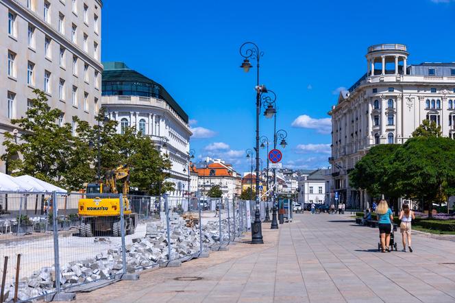 Remont nawierzchni Krakowskiego Przedmieścia w Warszawie w 2024 r.