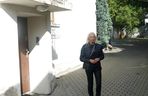 Bandzior napadł panią Natalię i zaczął ją dusić. Kobieta pogoniła drania